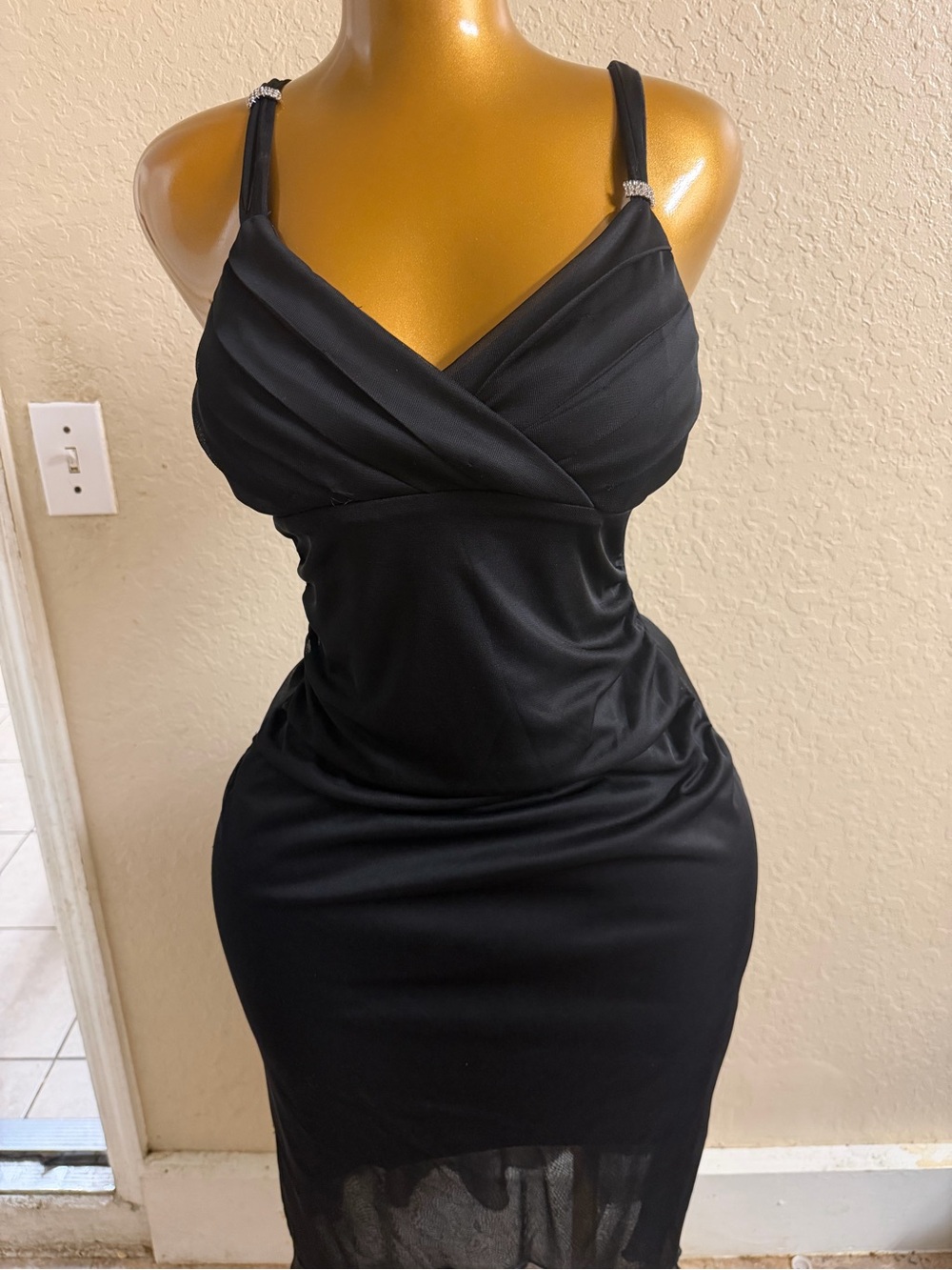 Elegant Black Midi Bodycon Dress with Rhinestone Straps